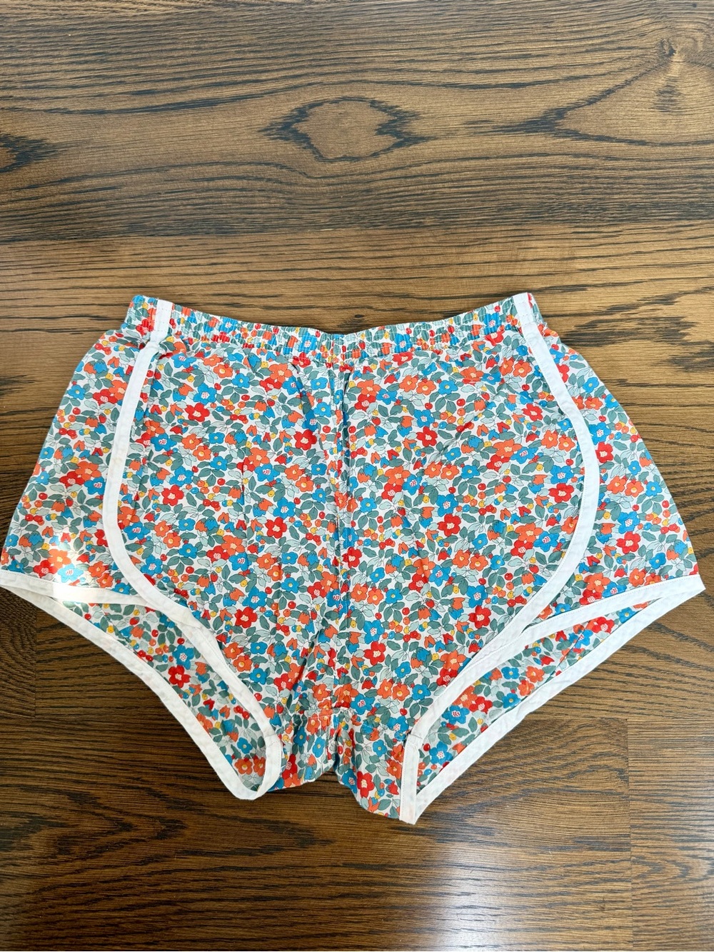 ANN MASHBURN Liberty print Floral Athletic Shorts - Red, Blue & Green